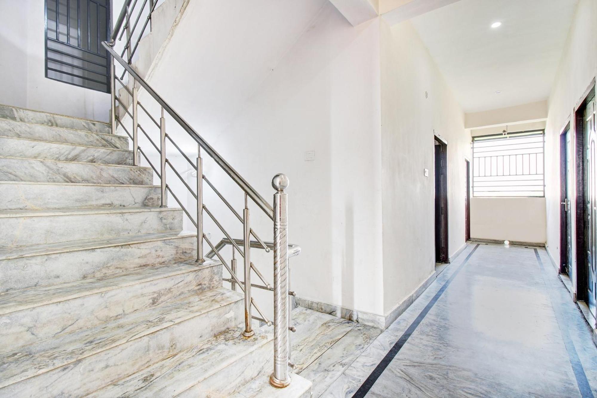 Hotel O Jr Hotel Lucknow Zewnętrze zdjęcie